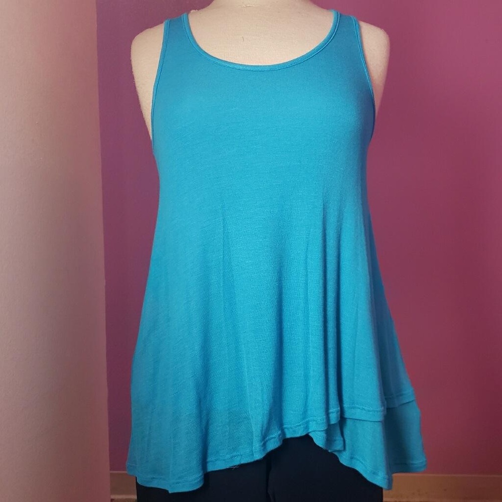 Aqua blue top 💙